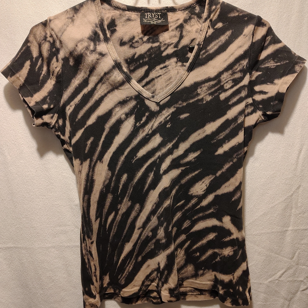 Tryst By Mathew Black and Tan V-Neck Tie-Dye Tee 90s Y2K Size Small
